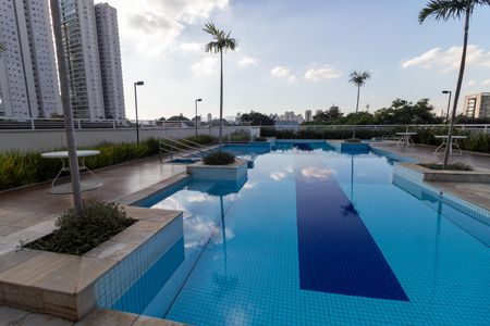 Apartamento à venda com 83m², 3 quartos e 2 vagas Apartamento à venda com 83m², 3 quartos e 2 vagasÁrea comum - Piscina
