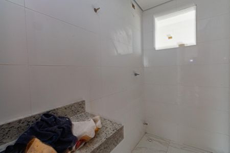 Apartamento à venda com 45m², 2 quartos e sem vaga Apartamento à venda com 45m², 2 quartos e sem vagaBanheiro Social
