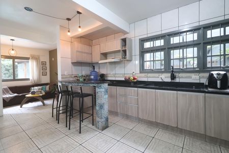 Casa à venda com 171m², 3 quartos e 3 vagasCozinha