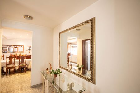 Casa de condomínio à venda com 405m², 6 quartos e 8 vagas Casa de condomínio à venda com 405m², 6 quartos e 8 vagasHall