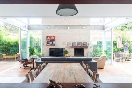 Casa à venda com 225m², 4 quartos e 4 vagas Casa à venda com 225m², 4 quartos e 4 vagasFoto 24