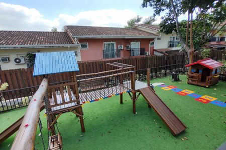 Casa de condomínio à venda com 145m², 3 quartos e 2 vagasÁrea comum - Playground