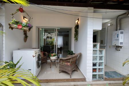 Casa de condomínio à venda com 145m², 3 quartos e 2 vagasVaranda