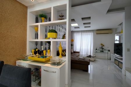 Casa de condomínio à venda com 145m², 3 quartos e 2 vagasSala