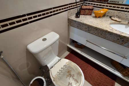 Casa de condomínio à venda com 145m², 3 quartos e 2 vagasLavabo