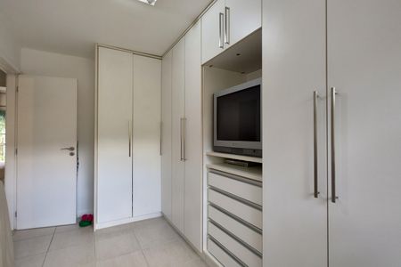 Casa de condomínio à venda com 145m², 3 quartos e 2 vagasQuarto 2 - Armários