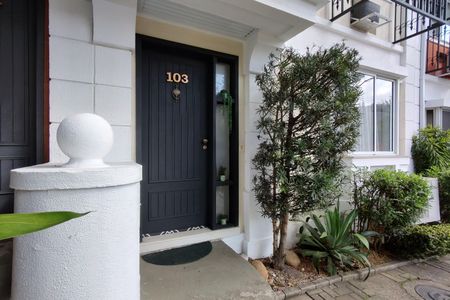 Casa de condomínio à venda com 145m², 3 quartos e 2 vagasFachada