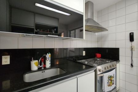 Casa de condomínio à venda com 145m², 3 quartos e 2 vagasCozinha - Armários