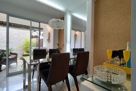 Casa de condomínio à venda com 145m², 3 quartos e 2 vagasSala de Jantar