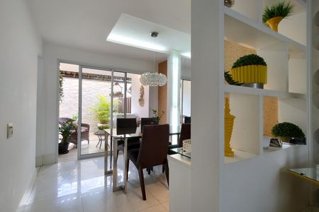 Casa de condomínio à venda com 145m², 3 quartos e 2 vagasSala de Jantar