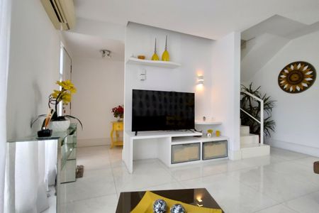 Casa de condomínio à venda com 145m², 3 quartos e 2 vagasSala