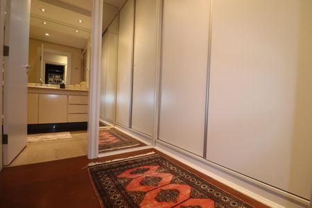 Apartamento à venda com 260m², 3 quartos e 4 vagasCloset da suíte 1