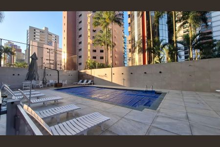 Apartamento à venda com 260m², 3 quartos e 4 vagas Apartamento à venda com 260m², 3 quartos e 4 vagasÁrea comum - piscina