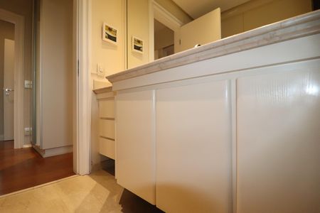 Apartamento à venda com 260m², 3 quartos e 4 vagasBanheiro Social