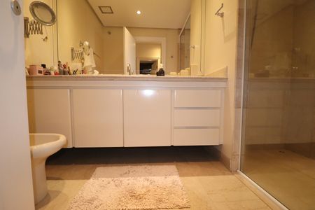 Apartamento à venda com 260m², 3 quartos e 4 vagasBanheiro 2 da suíte