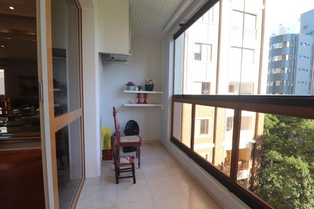 Apartamento à venda com 260m², 3 quartos e 4 vagasVaranda Sala