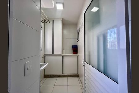 Apartamento à venda com 82m², 3 quartos e 2 vagas Apartamento à venda com 82m², 3 quartos e 2 vagasÁrea de Serviço