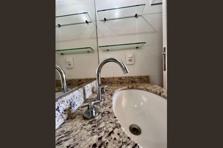 Apartamento à venda com 82m², 3 quartos e 2 vagas Apartamento à venda com 82m², 3 quartos e 2 vagasBanheiro da Suíte 1