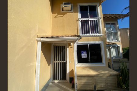 Casa à venda com 75m², 2 quartos e 1 vaga Casa à venda com 75m², 2 quartos e 1 vagaFachada