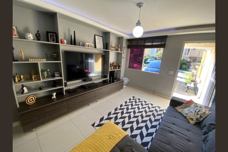 Casa à venda com 75m², 2 quartos e 1 vaga Casa à venda com 75m², 2 quartos e 1 vagaSala