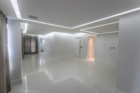 Apartamento para alugar com 142m², 3 quartos e 2 vagas Apartamento para alugar com 142m², 3 quartos e 2 vagasSala