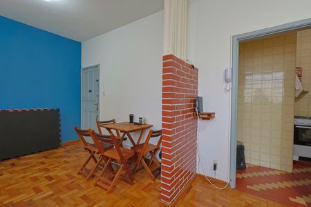 Apartamento à venda com 70m², 2 quartos e 1 vaga Apartamento à venda com 70m², 2 quartos e 1 vagaSala