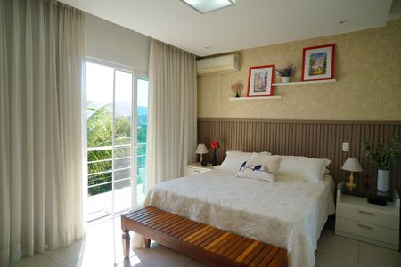 Casa de condomínio à venda com 315m², 4 quartos e 4 vagas Casa de condomínio à venda com 315m², 4 quartos e 4 vagasSuíte 2