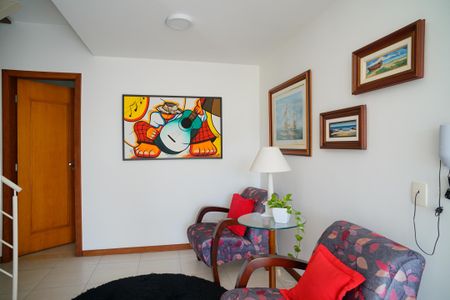 Casa de condomínio à venda com 315m², 4 quartos e 4 vagas Casa de condomínio à venda com 315m², 4 quartos e 4 vagasSala 2