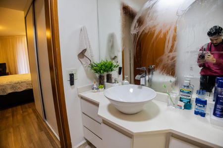 Apartamento à venda com 170m², 2 quartos e 3 vagas Apartamento à venda com 170m², 2 quartos e 3 vagasBanheiro da Suíte