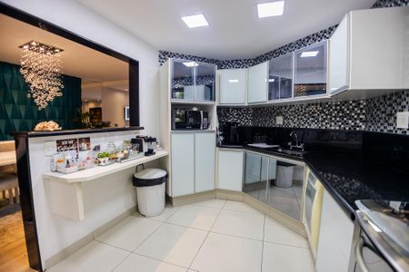 Apartamento à venda com 170m², 2 quartos e 3 vagas Apartamento à venda com 170m², 2 quartos e 3 vagasCozinha