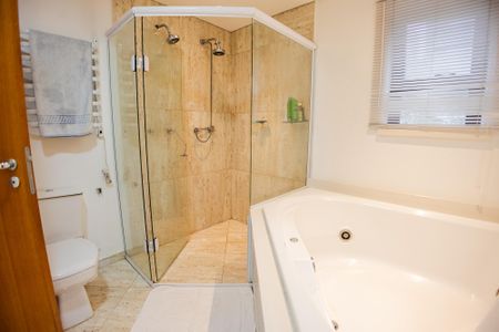 Apartamento à venda com 170m², 2 quartos e 3 vagas Apartamento à venda com 170m², 2 quartos e 3 vagasBanheiro da Suíte 2