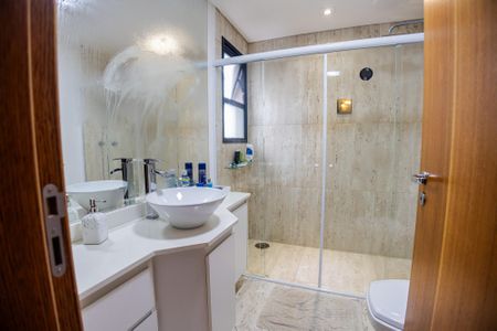 Apartamento à venda com 170m², 2 quartos e 3 vagas Apartamento à venda com 170m², 2 quartos e 3 vagasBanheiro da Suíte