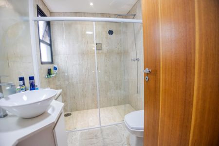 Apartamento à venda com 170m², 2 quartos e 3 vagas Apartamento à venda com 170m², 2 quartos e 3 vagasBanheiro da Suíte