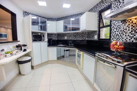 Apartamento à venda com 170m², 2 quartos e 3 vagas Apartamento à venda com 170m², 2 quartos e 3 vagasCozinha