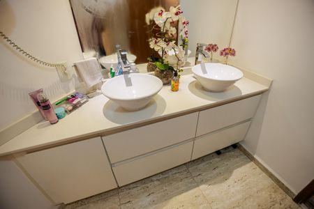 Apartamento à venda com 170m², 2 quartos e 3 vagas Apartamento à venda com 170m², 2 quartos e 3 vagasPia