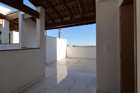 Casa à venda com 96m², 2 quartos e 1 vagaCobertura