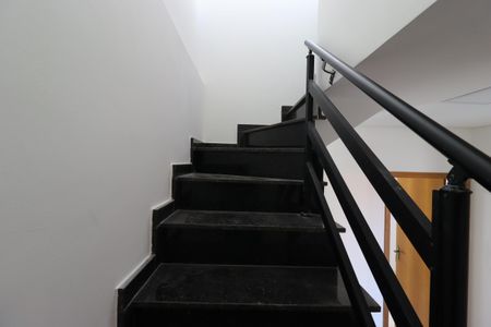 Casa à venda com 96m², 2 quartos e 1 vagaEscada