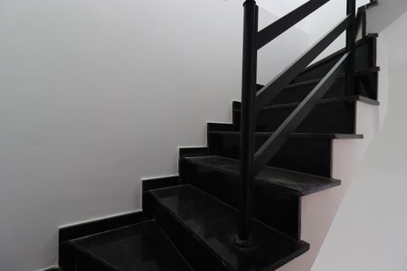 Casa à venda com 96m², 2 quartos e 1 vagaEscada