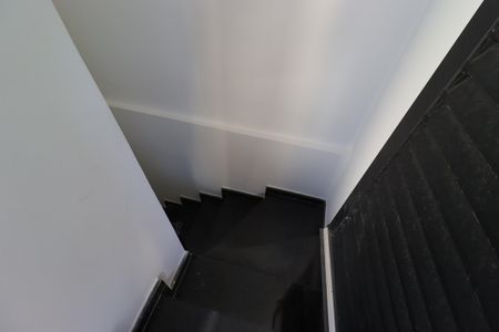 Casa à venda com 96m², 2 quartos e 1 vagaEscada