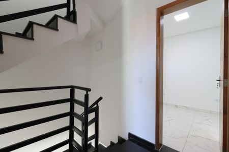 Casa à venda com 96m², 2 quartos e 1 vagaEscada