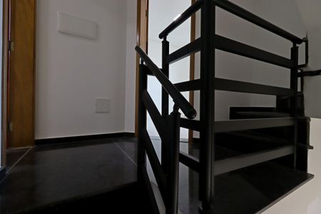 Casa à venda com 96m², 2 quartos e 1 vagaEscada
