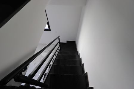 Casa à venda com 96m², 2 quartos e 1 vagaEscada