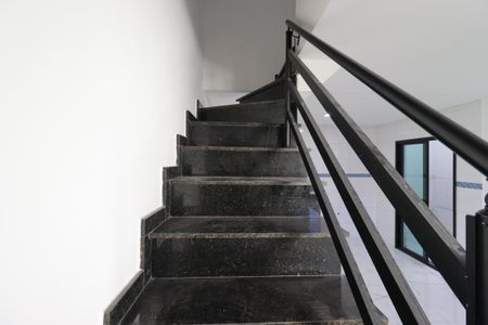 Casa à venda com 96m², 2 quartos e 1 vagaEscada