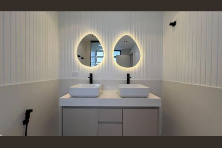 Apartamento à venda com 180m², 3 quartos e 2 vagas Apartamento à venda com 180m², 3 quartos e 2 vagasBanheiro da Suíte 3