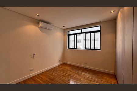 Apartamento à venda com 180m², 3 quartos e 2 vagas Apartamento à venda com 180m², 3 quartos e 2 vagasSuite1