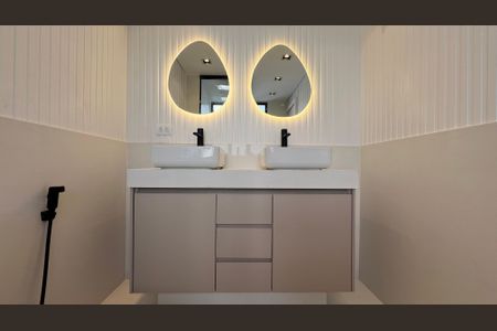 Apartamento à venda com 180m², 3 quartos e 2 vagas Apartamento à venda com 180m², 3 quartos e 2 vagasBanheiro da Suíte 3