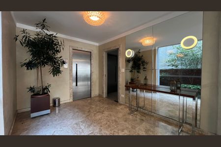 Apartamento à venda com 180m², 3 quartos e 2 vagas Apartamento à venda com 180m², 3 quartos e 2 vagasHall de entrada