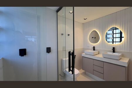 Apartamento à venda com 180m², 3 quartos e 2 vagas Apartamento à venda com 180m², 3 quartos e 2 vagasBanheiro da Suíte 3