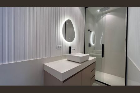 Apartamento à venda com 180m², 3 quartos e 2 vagas Apartamento à venda com 180m², 3 quartos e 2 vagasBanheiro da Suíte 2