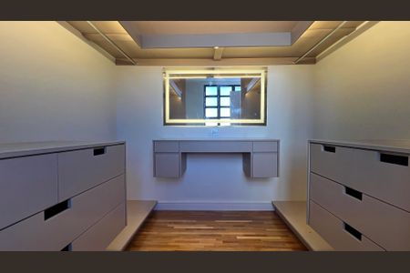 Apartamento à venda com 180m², 3 quartos e 2 vagas Apartamento à venda com 180m², 3 quartos e 2 vagasCloset da suíte 3